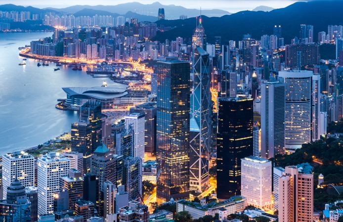 中国香港城市天际线夜景，盈锋 Infaeron 集团亚太总部配图