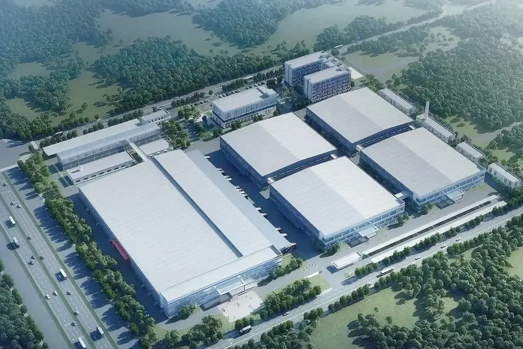 标准化轻工业洁净厂房航拍实景，轻型钢构屋面防水紧固应用案例